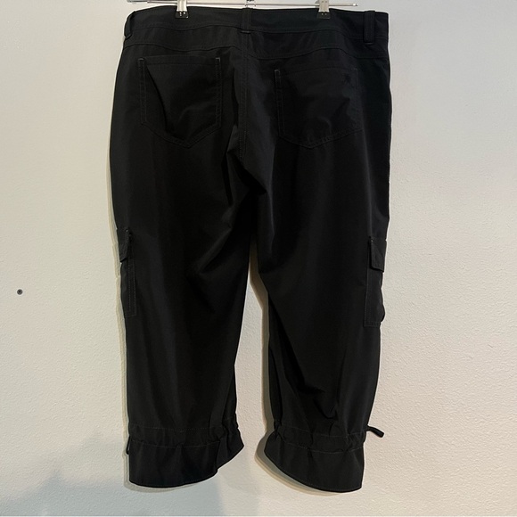 Athleta Black Capri Mid Rise Dipper Cargo Adjustable Pants size 12T Women’s - Picture 4 of 7